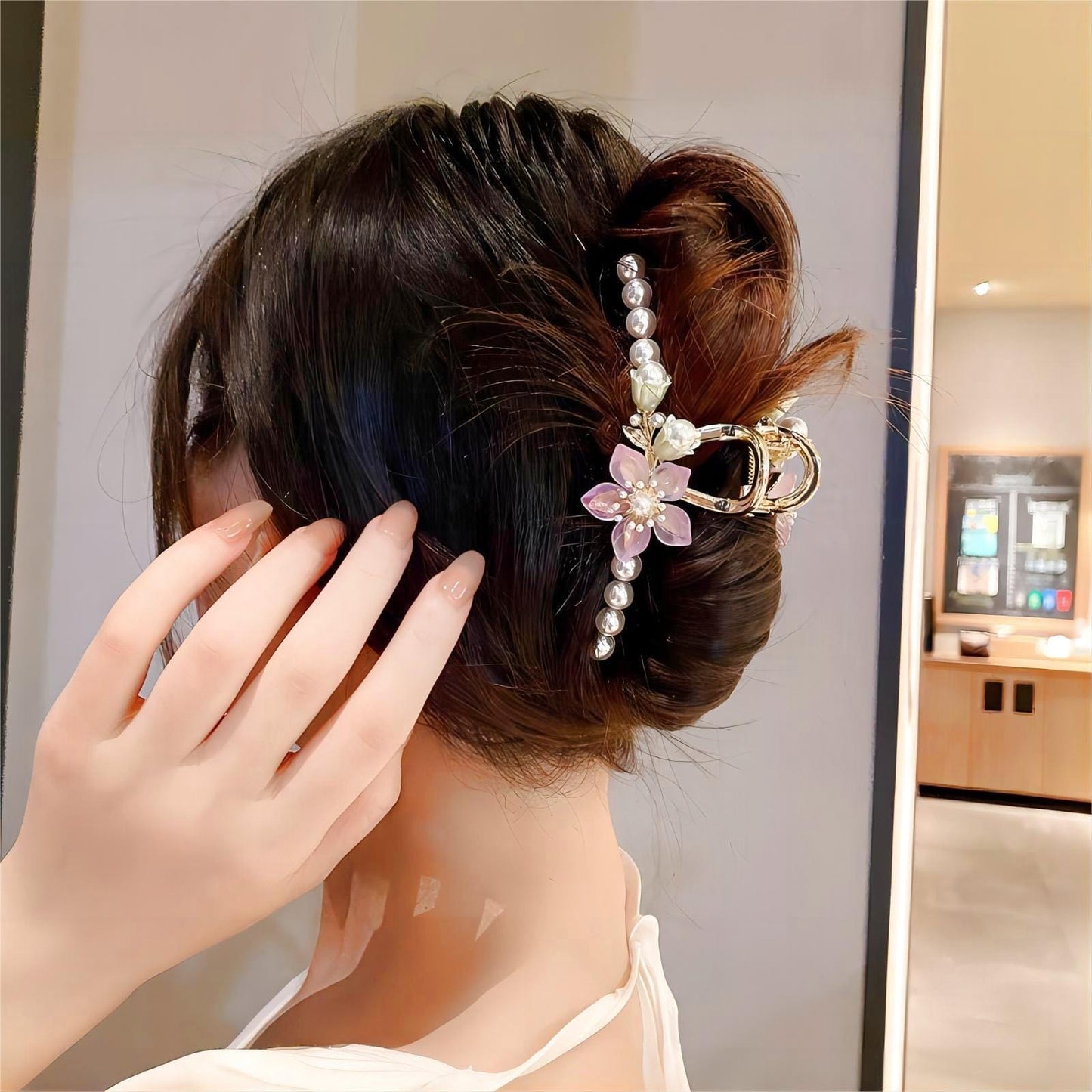 Chic Pearl Chignon Claw Hair Clip