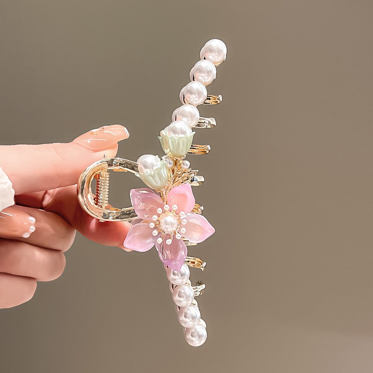 Chic Pearl Chignon Claw Hair Clip