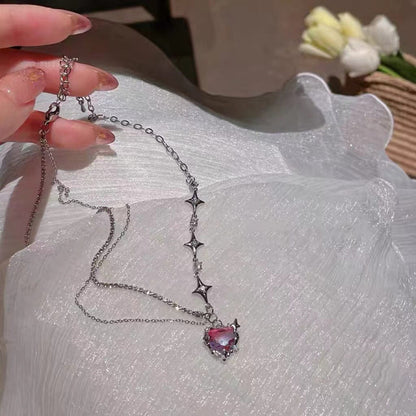 Collier avec pendentif en forme de cœur et d'étoile en cristal violet