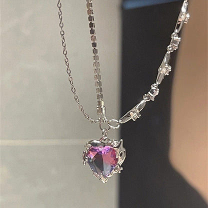 Collier avec pendentif en forme de cœur et d'étoile en cristal violet