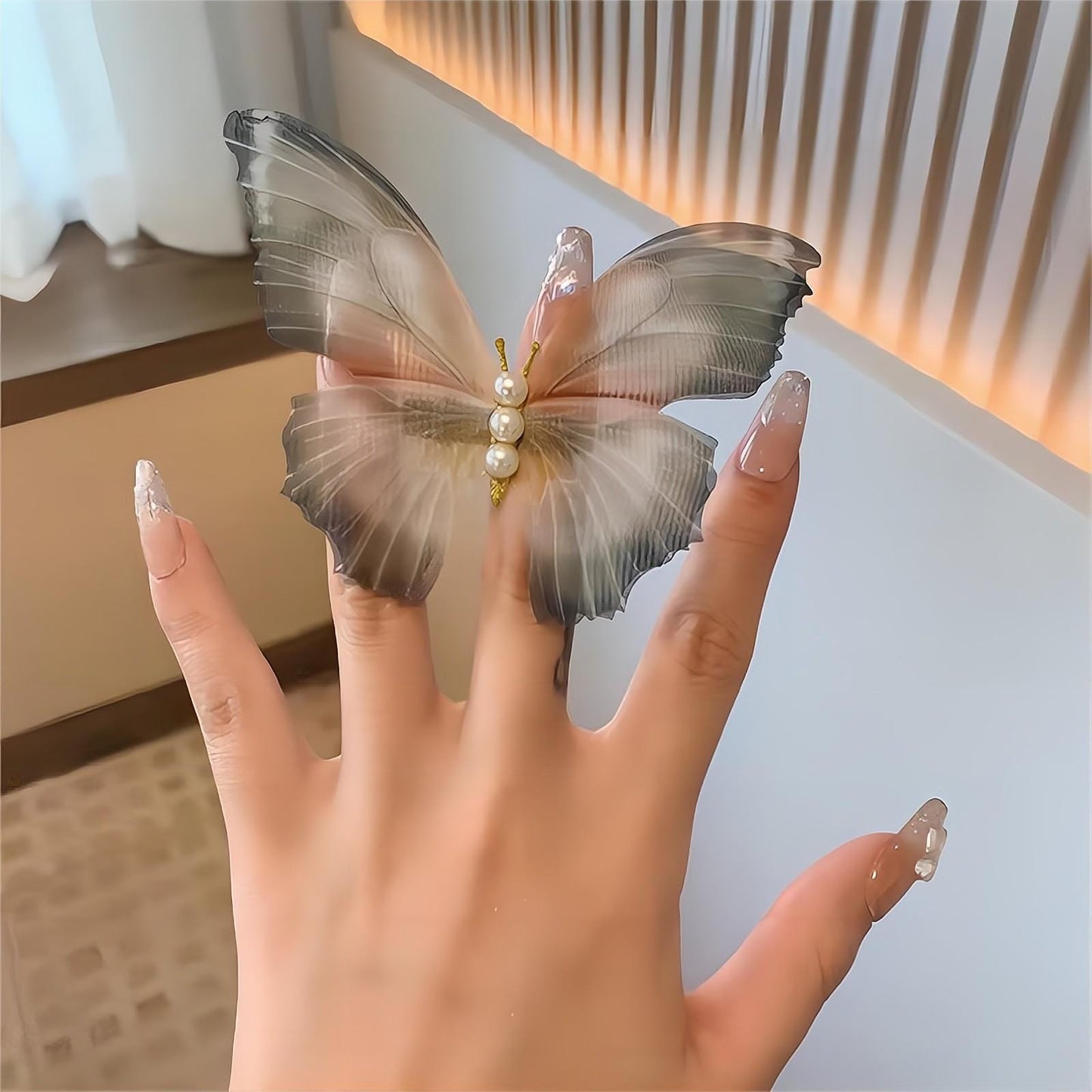 Pince à cheveux papillon en maille transparente nacrée