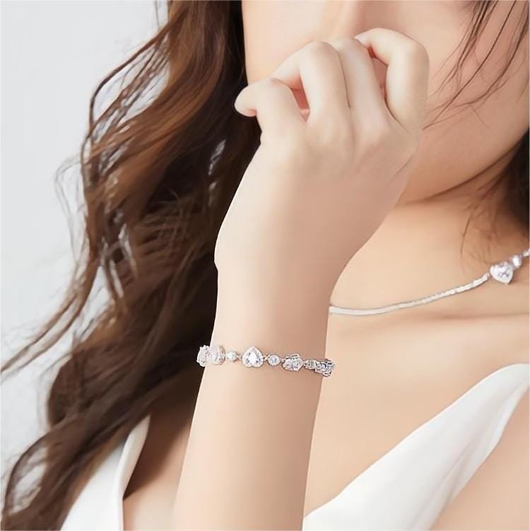 Chic Crystal Heart Bracelet