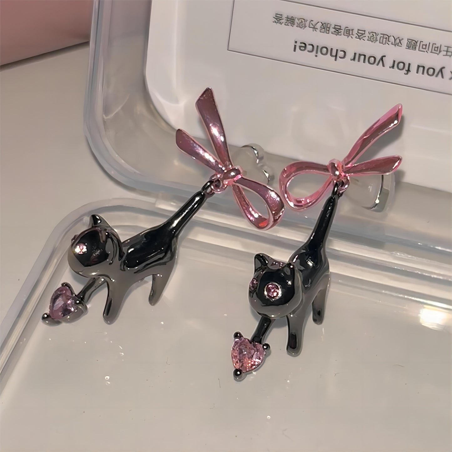 Crystal Heart Ribbon Cat Earrings GEM002