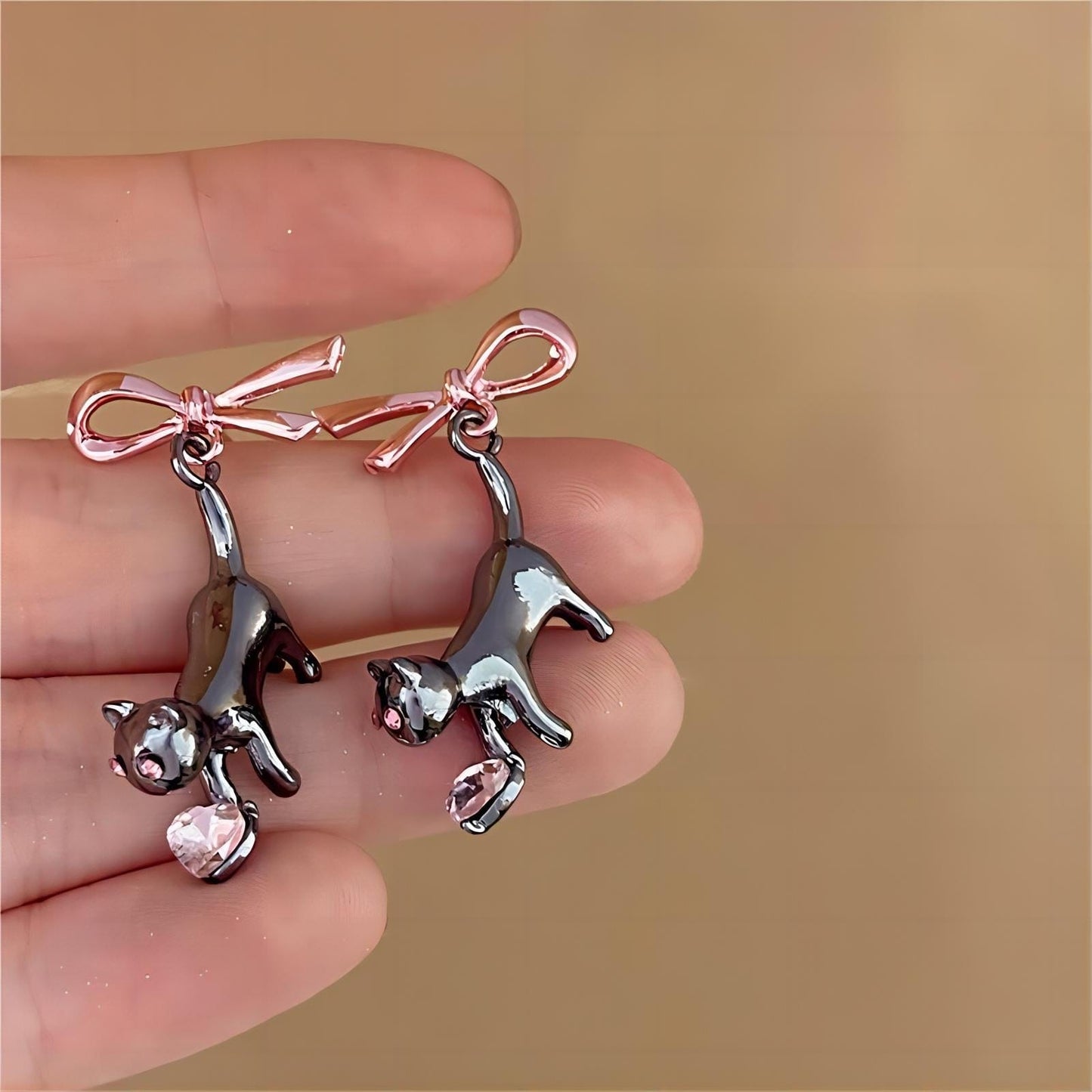 Crystal Heart Ribbon Cat Earrings GEM002