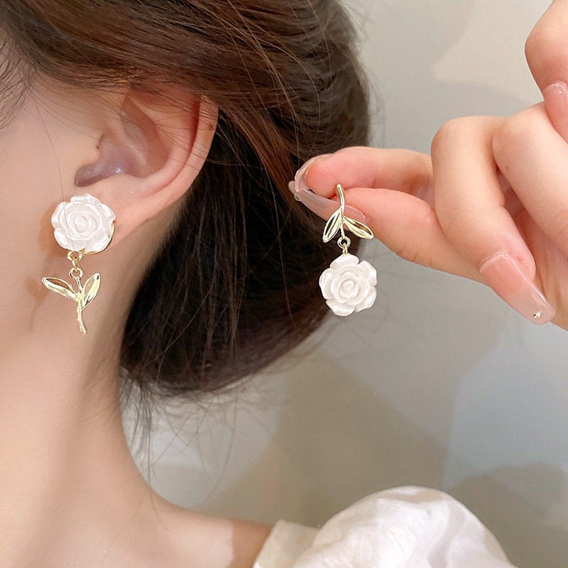 Chic Resin White Flower Earrings