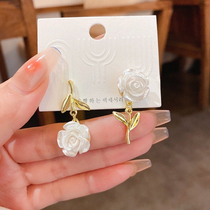 Chic Resin White Flower Earrings