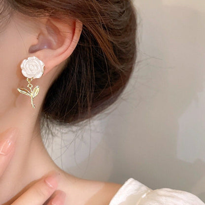 Chic Resin White Flower Earrings