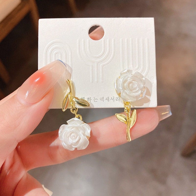 Chic Resin White Flower Earrings