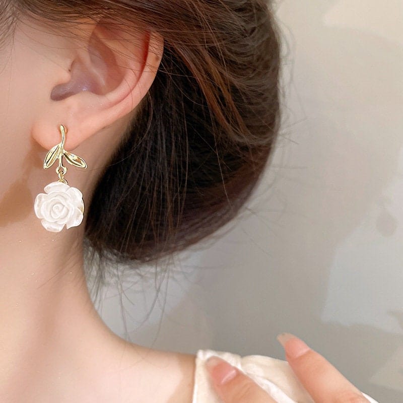 Chic Resin White Flower Earrings