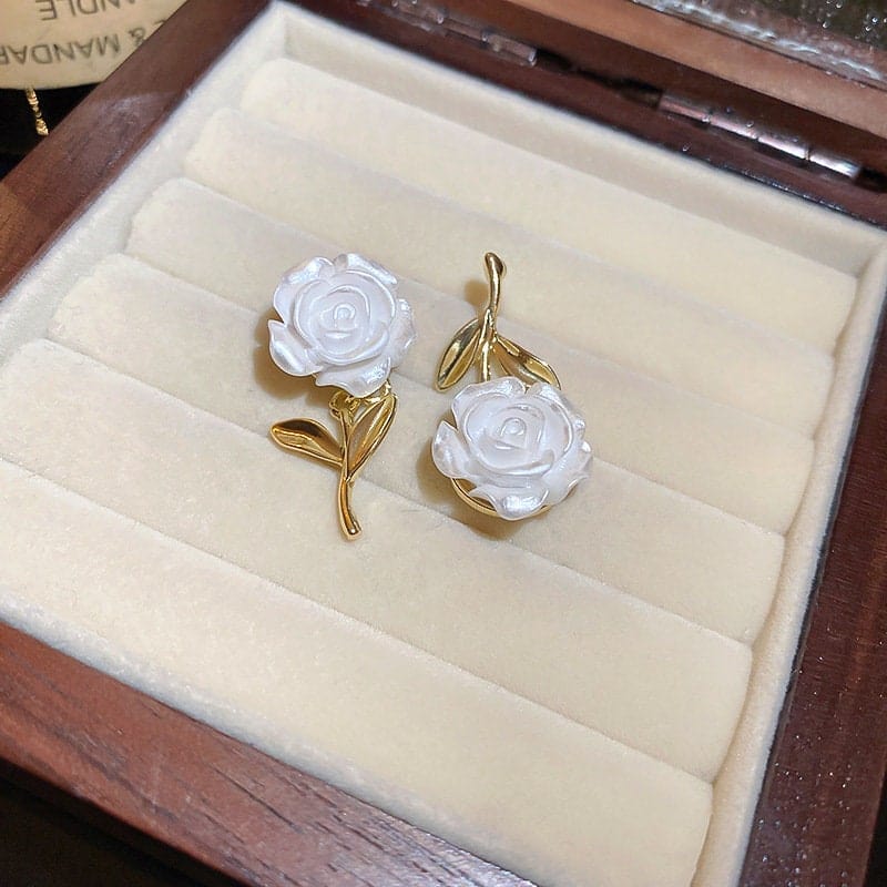 Chic Resin White Flower Earrings