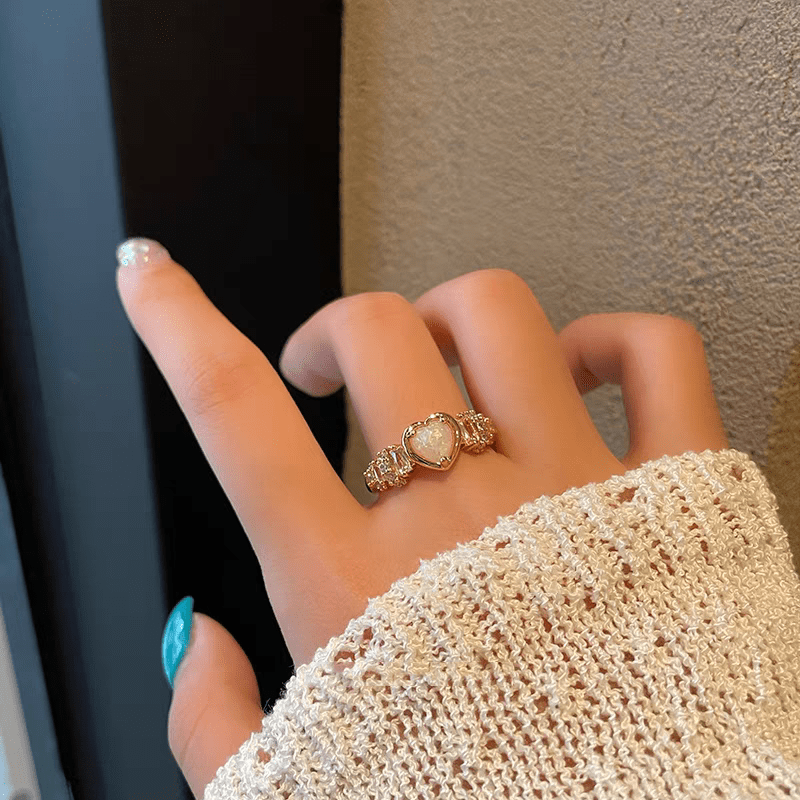 Chic Rhinestone Heart Ring