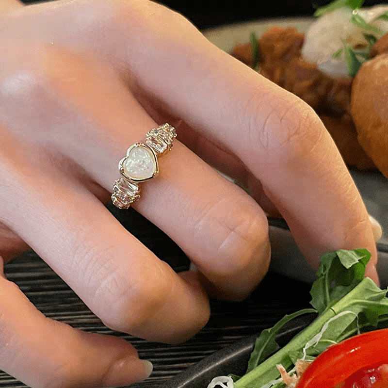 Chic Rhinestone Heart Ring