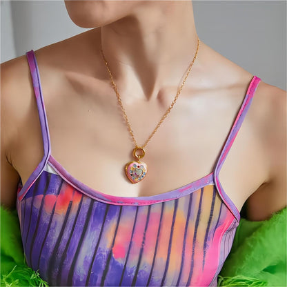 Collier médaillon en forme de cœur en émail rempli