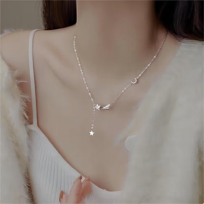 Collier délicat avec phases de lune et étoile