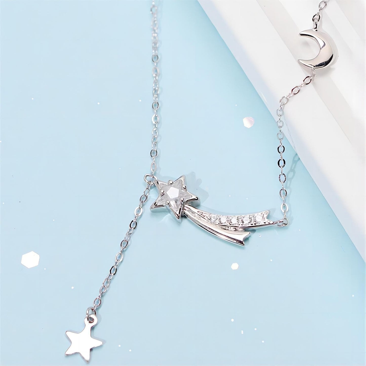 Collier délicat avec phases de lune et étoile