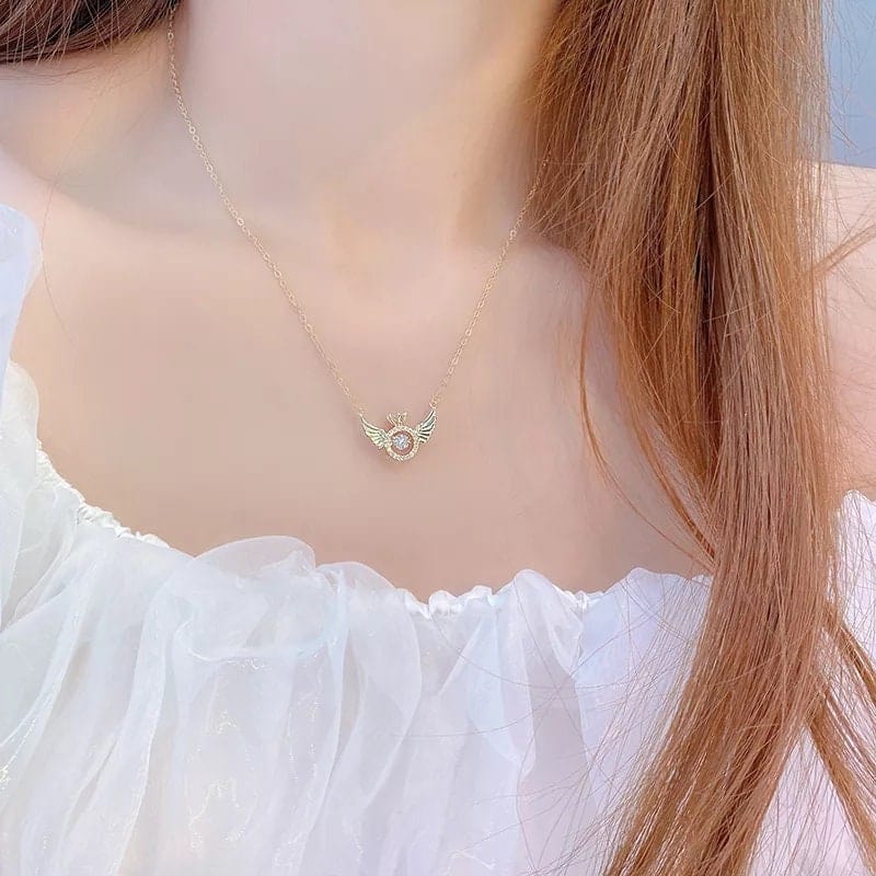 Collier délicat avec ailes d'ange