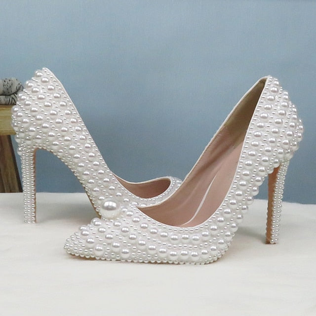 Pearl-Embellished Pearl Stiletto Round Set and Heels White Purse