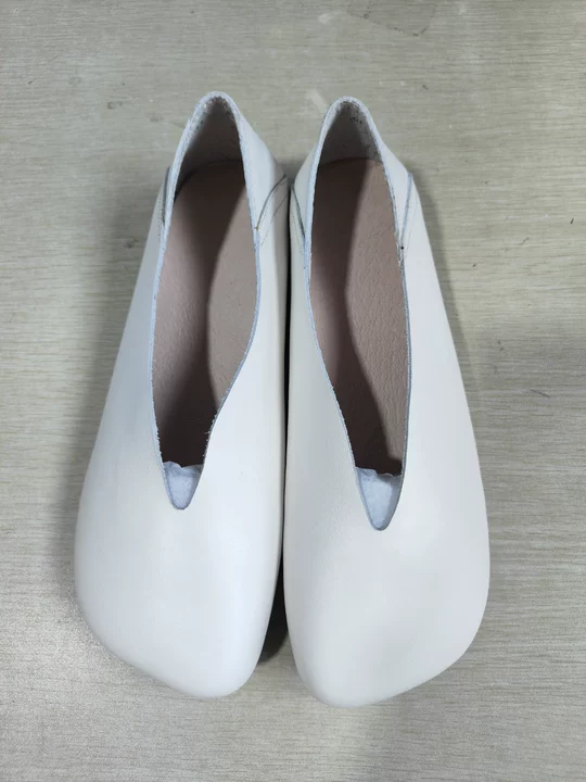 Damen Sommerschuhe aus weichem Leder mit niedrigem Absatz GEM032