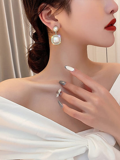 with Pearl – Rhinestone Elegant Detailing Gold-Plated Earrings