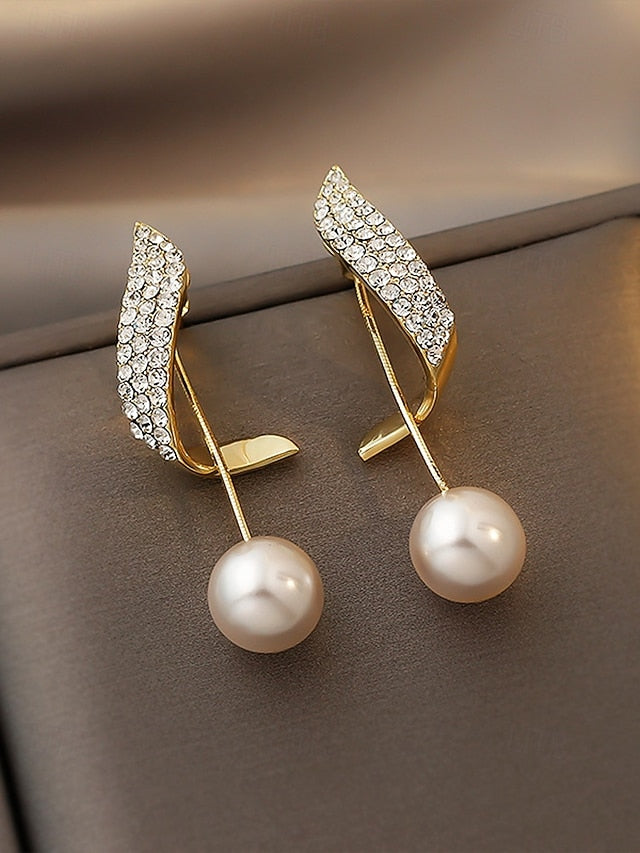Earrings Detailing Pearl – with Elegant Crystal Gold-Plated