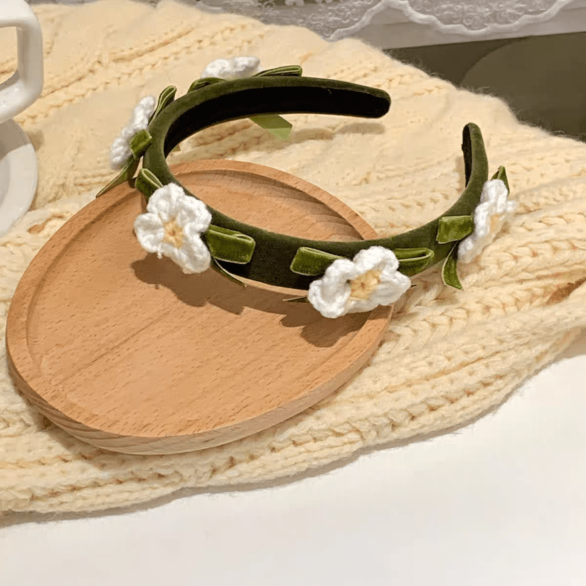 Bandeau à cheveux en crochet fait main avec une jolie fleur