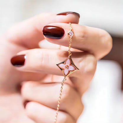 Collier en diamant avec fleur porte-bonheur