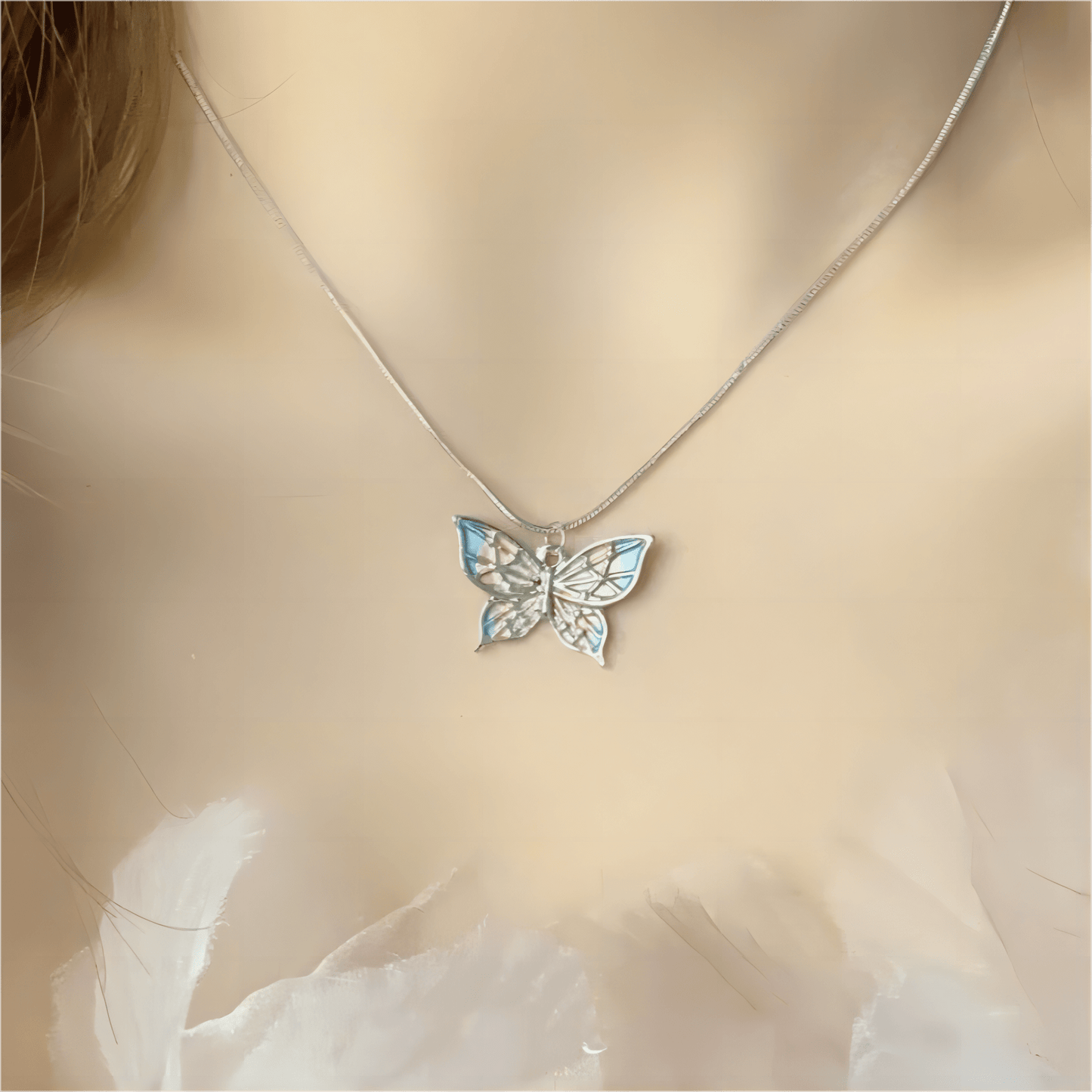 Collier Papillon en émail