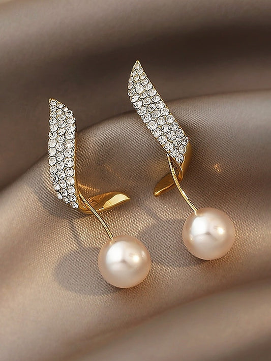 Earrings Detailing Pearl – with Elegant Crystal Gold-Plated