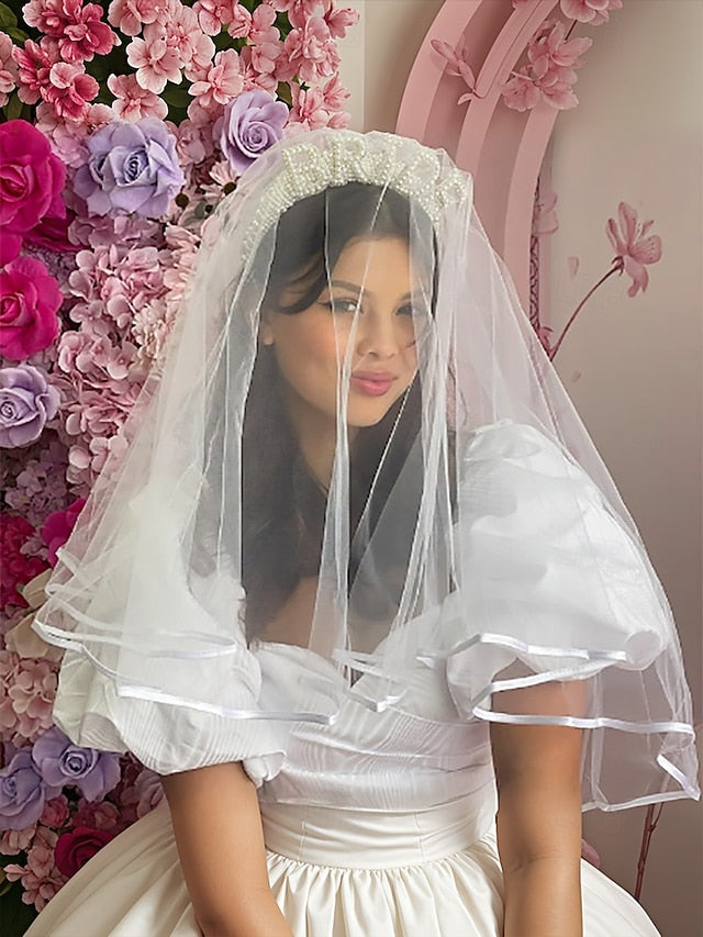 with Veil Pearl-Embellished Headband 'BRIDE' –